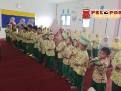 Siswa KB dan TK Aisyiyah Bustanul Athfal 17 Sangkapura Gelar Salat Dhuha Berjamaah dan Galang Donasi Peduli Bencana Sumatera.