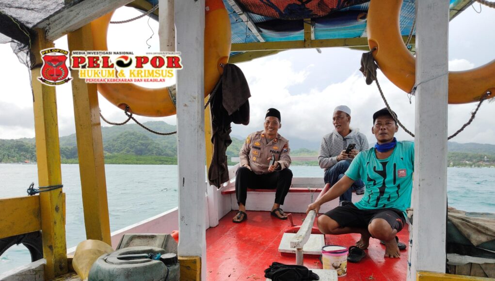 Kades Sidogedungbatu bersama Kapolsek Sangkapura Lakukan Pencarian Nelayan yang Hilang di Perairan Bawean.