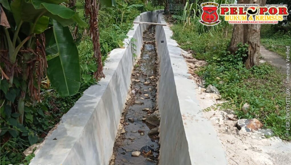 Pembangunan Drainase di Desa Pudakit Timur Diduga Asal-Asalan, Pondasi Terlihat dan Lantai Belum Disemen.
