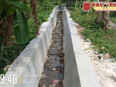 Pembangunan Drainase di Desa Pudakit Timur Diduga Asal-Asalan, Pondasi Terlihat dan Lantai Belum Disemen.