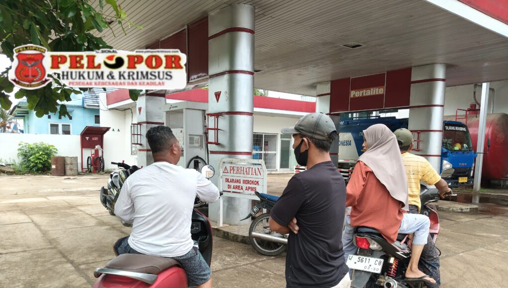 Warga Bawean Kecewa dan Geram Terhadap Pelayanan SPBU, Aparat Penegak Hukum Diminta Bertindak Tegas.