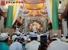 Wakil Ketua 1 DPRD Tanah Bumbu Berbaur dengan Ribuan Jamaah di Haul ke-220 Syekh Muhammad Arsyad Al-Banjari, Seruan Keteladanan Akhlak Menggema di Kalimantan Selatan