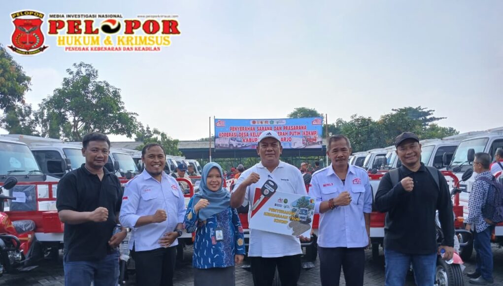 KOMANDAN KODIM 0816/SIDOARJO,MENYERAHKAN KENDARAAN OPERASIONAL KEPADA KOPERASI MERAH PUTIH YANG TELAH TERBENTUK