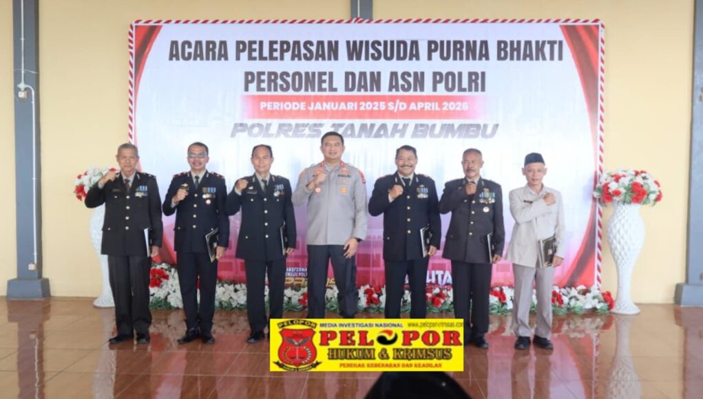 Polres Tanah Bumbu Melaksanakan Wisuda Purna Bhakti , Enam Personil dilepas dengan Penuh Haru : Kapolres Sampaikan Apresiasi dan Harapan