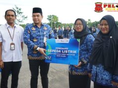 Apresiasi Kinerja ASN, Pemkab Kotabaru dan Bank Kalsel Serahkan Hadiah Umrah hingga Sepeda Listrik