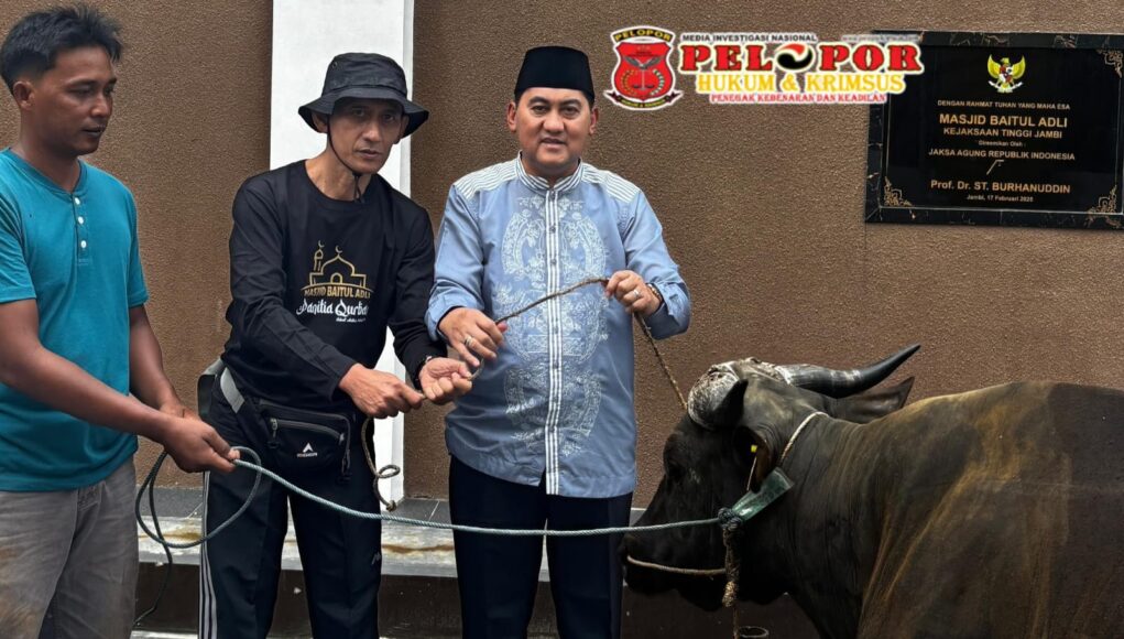 Kejati Jambi Berbagi Daging Kurban Sapi ke Ponpes dan Masyarakat