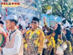 Kontingen Kotabaru Tampil Memukau di Pawai Ta’aruf MTQ Kalsel ke-37, Usung Miniatur Masjid Apung sebagai Ikon Daerah