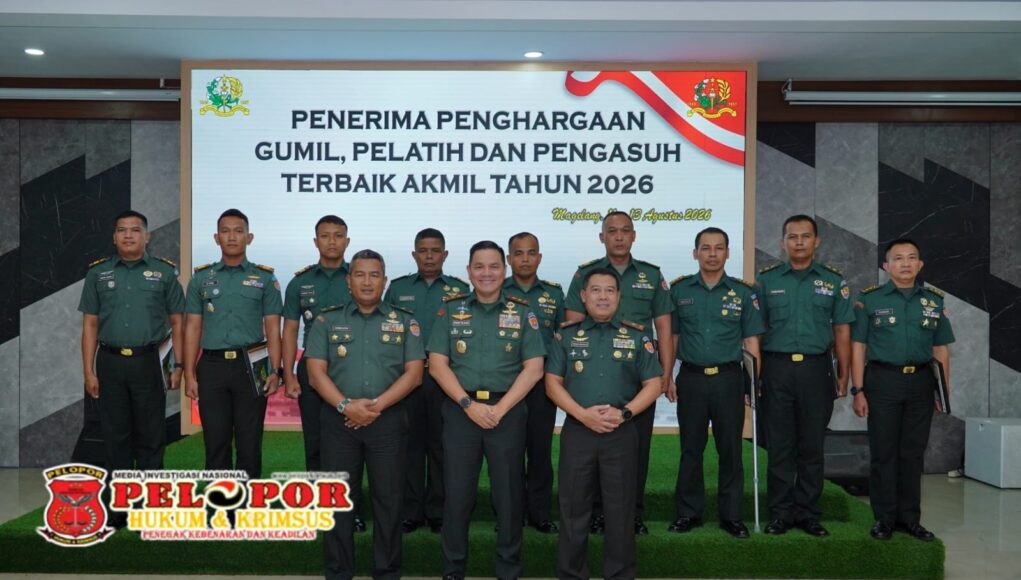 Gubernur Akmil Beri Penghargaankepada Gumil, Pelatih, dan Pengasuh Terbaik