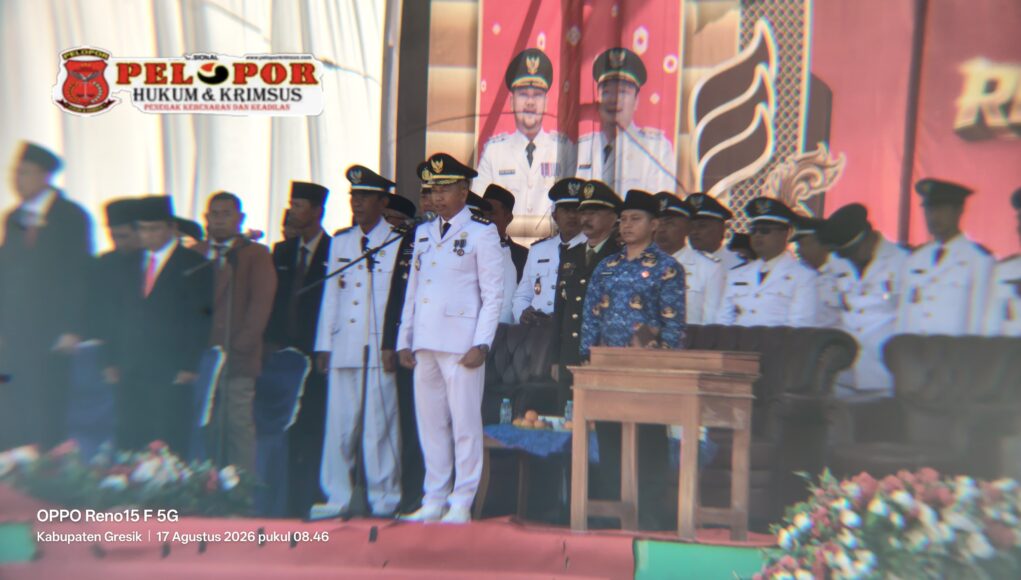 Peringati HUT RI Ke-81, Camat Sangkapura Pimpin Upacara Bendera.