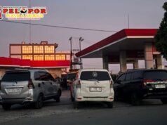 Antrean Solar Bersubsidi di SPBU Jalan Simpang Tiga Pelabuhan Pery Batulicin Memanas, Sesama Pelangsir Terlibat Keributan, Salah Seorang Diduga Keluarkan Senjata Tajam