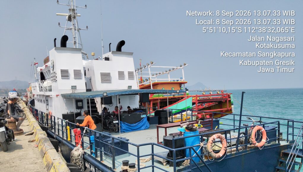 Buntut Surat Petisi Nelayan Tambak Pulau Bawean, KP. Hiu Macam Tutul 02 Berhasil Mengamankan Satu Kapal Nelayan Asal Tuban.