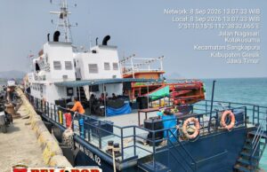 Buntut Surat Petisi Nelayan Tambak Pulau Bawean, KP. Hiu Macam Tutul 02 Berhasil Mengamankan Satu Kapal Nelayan Asal Tuban.