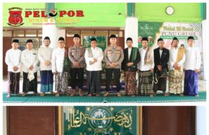 Polres Gresik Safari Jumat ke Ponpes Darul Ikhsan Menganti, Kapolres Ajak Santri Jauhi Narkoba dan Bijak Bermedia Sosial