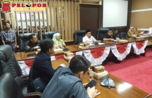 Wakil Ketua I DPRD Tanah Bumbu Pimpin RDP Pelabuhan BIB, Warga Sebamban Baru Tuntut Kesempatan Kerja