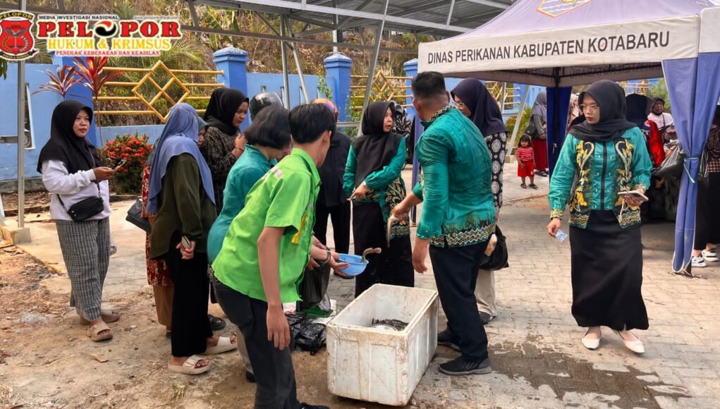 Dinas Perikanan Kotabaru Gelar Gerai Ikan Murah, Warga Antusias Berbelanja