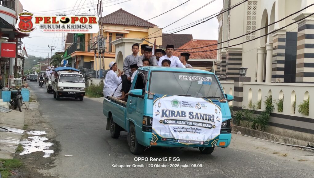 Sambut Peringatan Hari Santri Nasional 2026, Ribuan Santri Ikut dan Sukseskan Kirab Burdah Keliling Bawean.