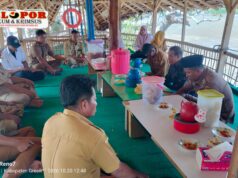 Kades Lebak, Fadal Beri Apresiasi Kepada Kasi Kesra Yang Telah Mengabdi Selama 19 Tahun.