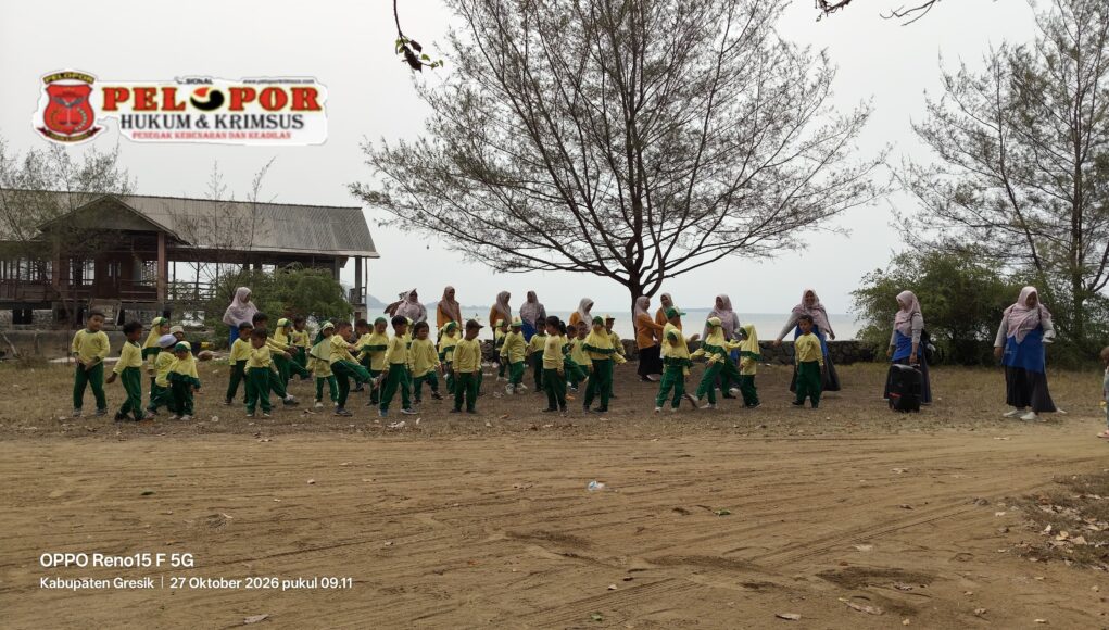KB dan TK Aisyiyah Bustanul Athfal 17 Sangkapura Gelar KTS “Outbound” di Pantai Mombhul.