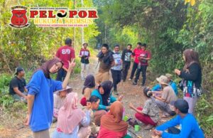 Desa Pulau Burung, Aparatur Desa dan Warga Bersihkan Lingkungan