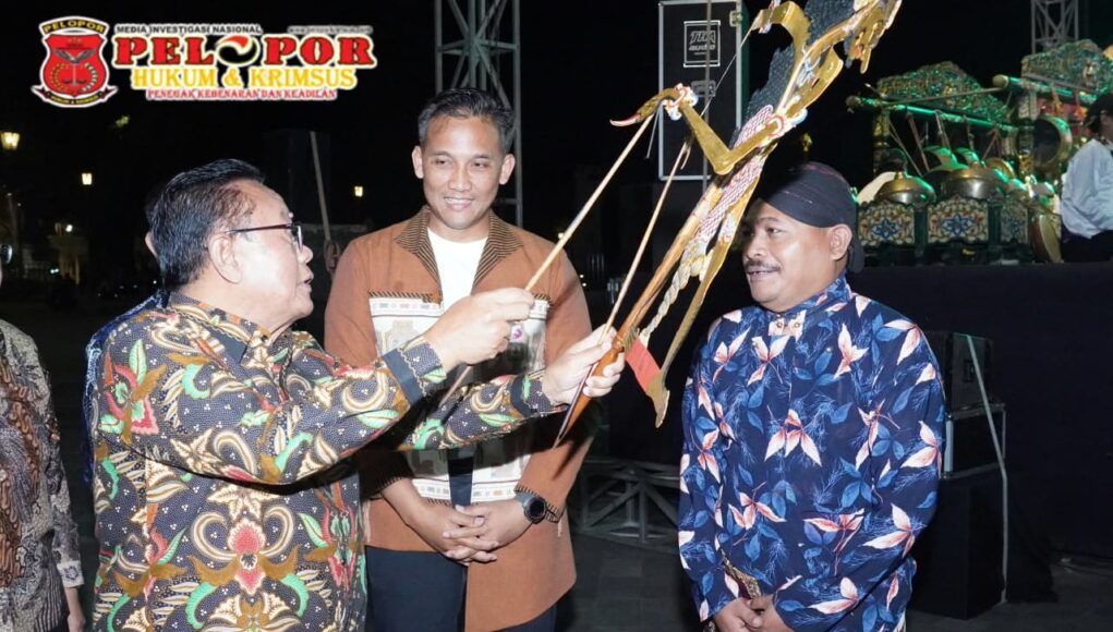 Peringati HUT ke-81 TNI, Korem 072/Pamungkas Gelar Wayang Kulit