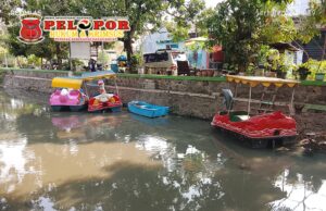 Pemdes desa sumorame mengadakan kegiatan padat karya bersih sungai di Dermaga Cimorame