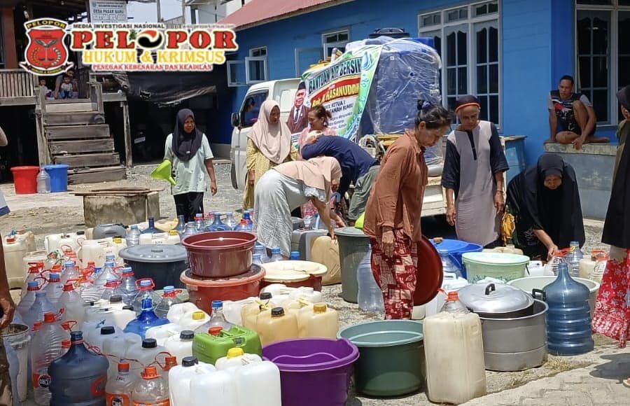 Ketua PKB Tanah Bumbu, H. Hasanuddin Salurkan Bantuan Air Bersih ke Sejumlah Desa di Kusan Hilir